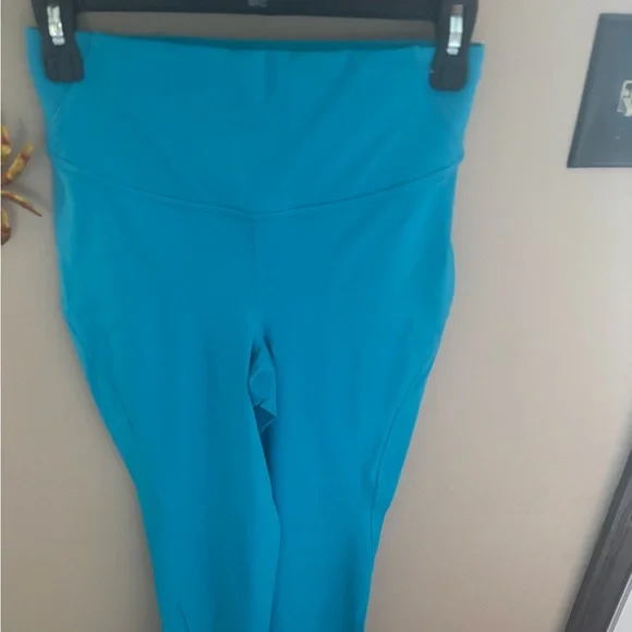 Like new Lululemon 3/4 length leggings - Picture 2 of 7